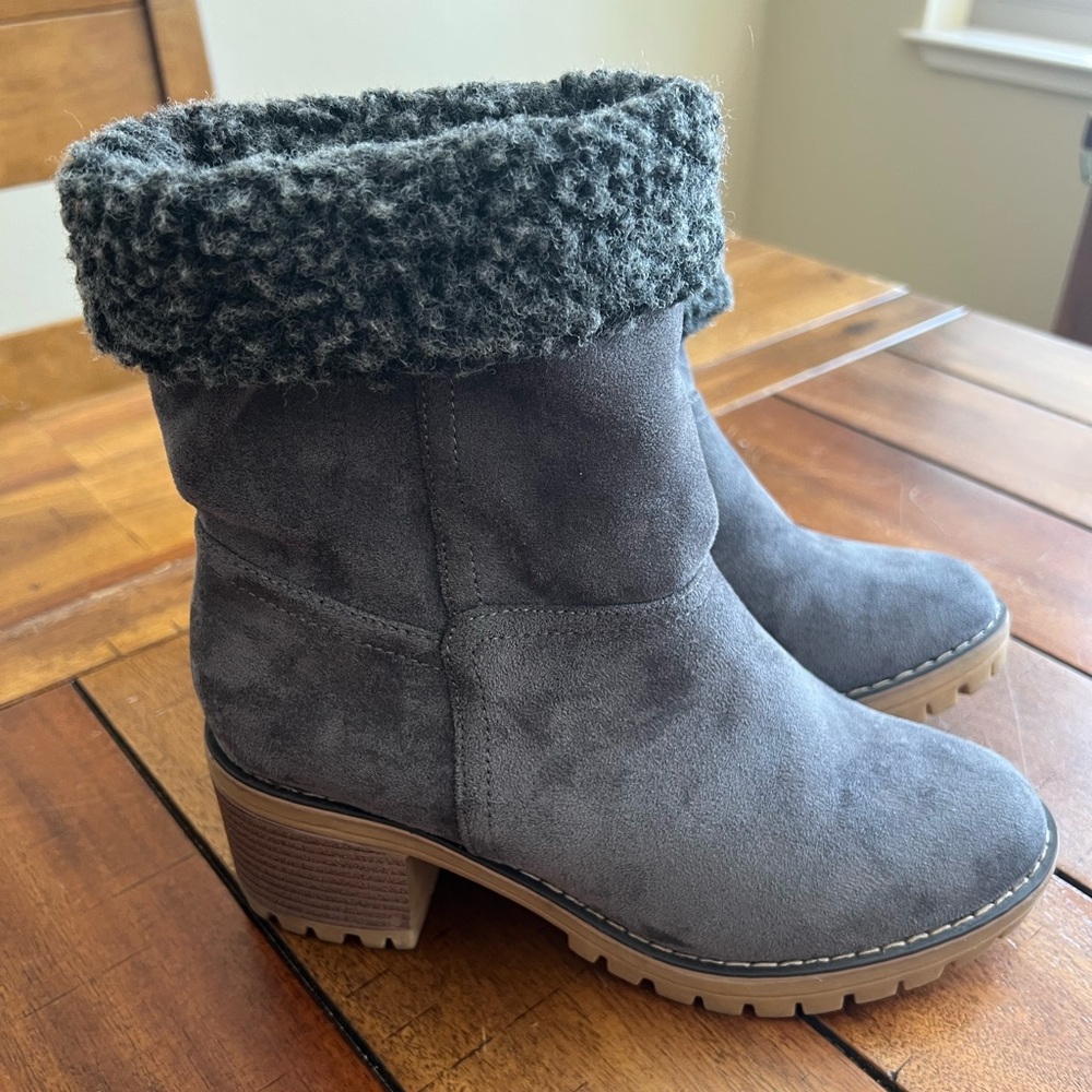 Corkys Womens Grey Fold Down Faux Sherpa Lined Boots Size 7 NWOT